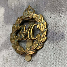 Charger l'image dans la galerie, Original WW2 British Army Royal Armoured Corps Cap Badge - The Militaria Shop