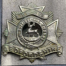 Load image into Gallery viewer, Original WW1 British Army 1st Herts Volunteer Bedfordshire Regiment Cap Badge - The Militaria Shop