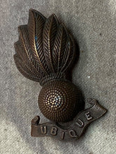 Load image into Gallery viewer, Original WW1 / WW2 British Army Artillery Officer's Bronze Cap / Collar Bad - The Militaria Shop