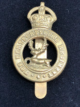 Load image into Gallery viewer, Original WW2 British Army Hertfordshire Regiment Cap Badge - The Militaria Shop