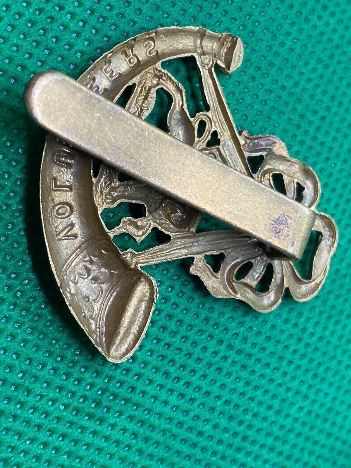 WW1 British Army London Volunteer Rifles VTC Cap Badge with rear slider - The Militaria Shop