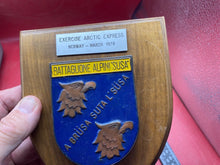 Load image into Gallery viewer, Original Gruppo Alpini La Secchia Coro Modena Plaque - Excercise Arctic Express - The Militaria Shop