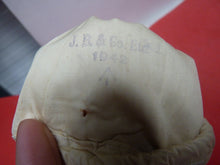 Load image into Gallery viewer, Original WW2 British Army Gunners Winter White Gloves - 1942 - The Militaria Shop