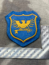 Lade das Bild in den Galerie-Viewer, Unknown Large Size Sewn Blazer Badge - The Militaria Shop