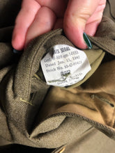 Lade das Bild in den Galerie-Viewer, Original WW2 US Army Class A Dress Jacket 1942 - Private Ryan Prop - 38" Re - The Militaria Shop