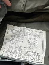 Charger l'image dans la galerie, Original US Army M-1945 Field Pack Cargo Bag - WW2 Korea Vietnam - NEW OLD STOCK - The Militaria Shop