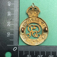 Load image into Gallery viewer, Original WW1 British Army Second Life Guards Cap Badge George V - The Militaria Shop