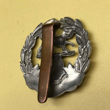 Load image into Gallery viewer, Original WW2 British Army Hampshire Regiment Cap Badge - The Militaria Shop