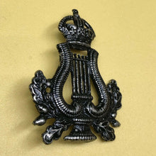 Load image into Gallery viewer, Original WW2 British Army Musicians Cap Badge - The Militaria Shop