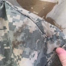Lade das Bild in den Galerie-Viewer, Geuine US Combat Uniform - Medium Regular - 41" Chest - The Militaria Shop