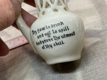Lade das Bild in den Galerie-Viewer, Original Vintage Crested China Ware Jug, Isle of Wight - The Militaria Shop