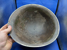 Charger l'image dans la galerie, WW2 British / Canadian Army Mk3 Combat Turtle Helmet - Good Original Helmet - The Militaria Shop