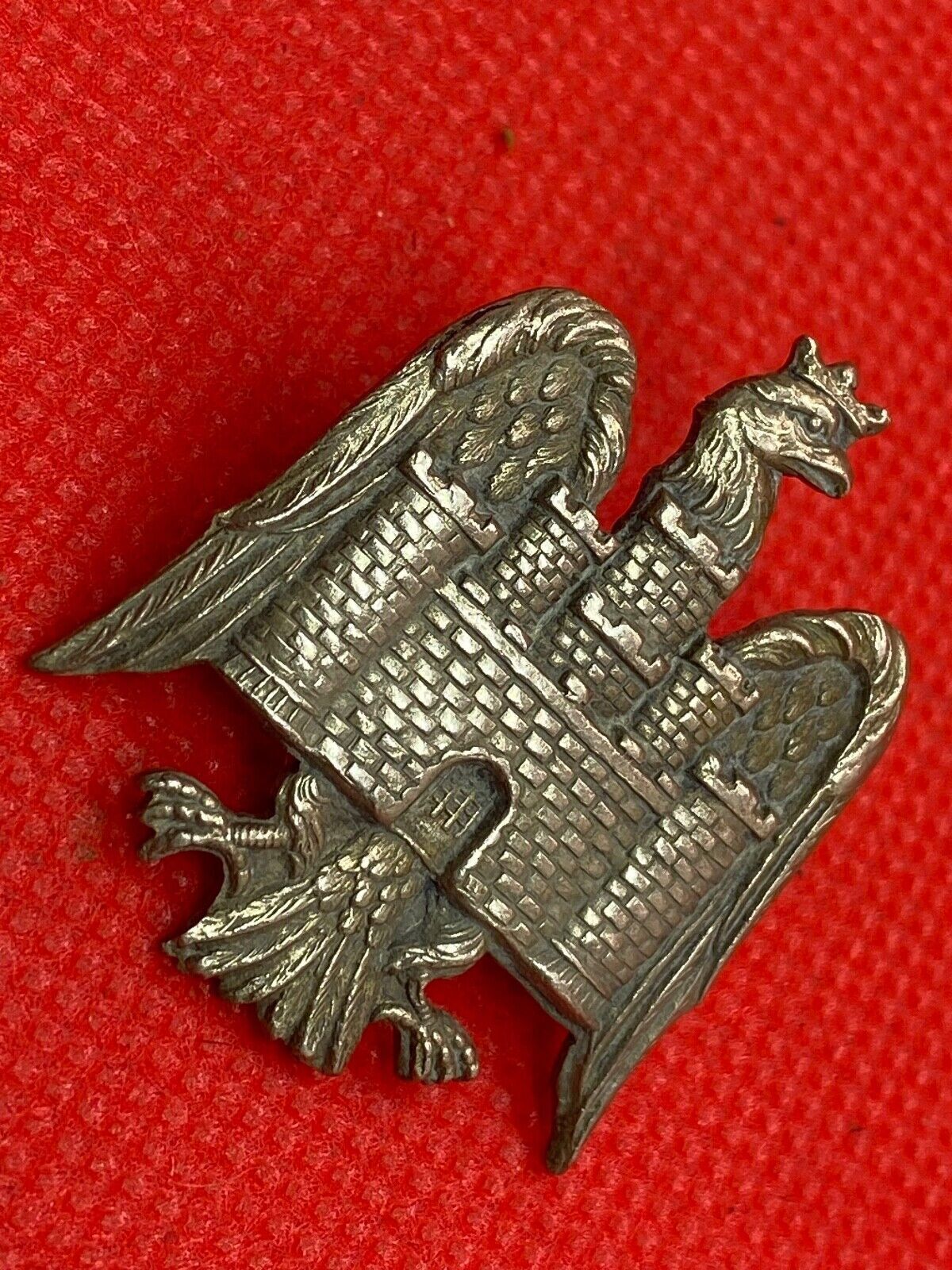 Original British Army Bedfordshire Yeomanry Regiment Cap / Collar / Pouch Badge - The Militaria Shop