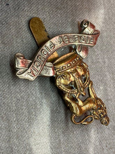 Lade das Bild in den Galerie-Viewer, Original British Army WW1 / WW2 Royal Army Pay Corps Cap Badge - The Militaria Shop