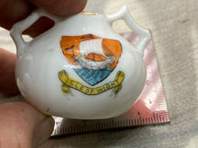 Lade das Bild in den Galerie-Viewer, Original Vintage Crested China Ware Jug - Isle of Wight - The Militaria Shop