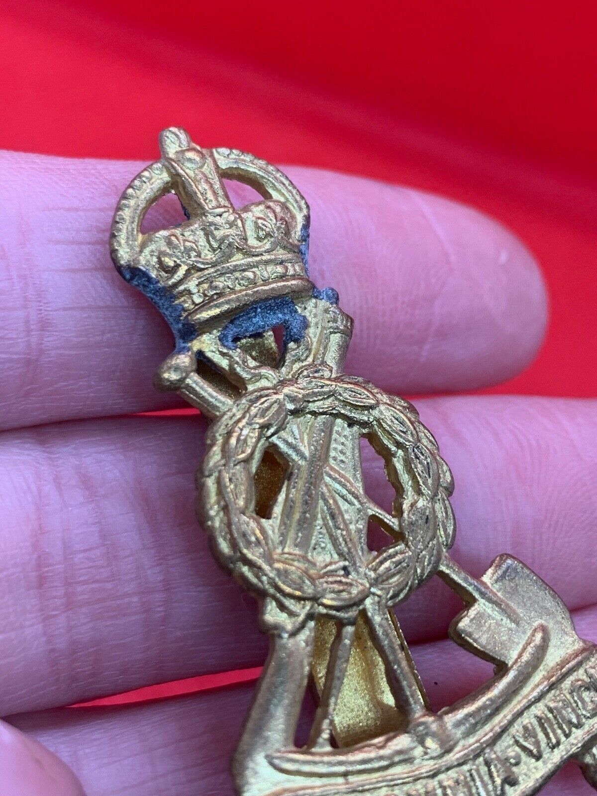 Original WW2 British Army Labour Corps Brass Kings Crown Cap Badge - The Militaria Shop