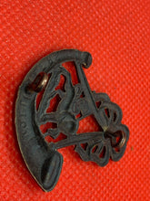 Lade das Bild in den Galerie-Viewer, British Army WW1 Volunteer Force "London Volunteer Rifles" Cap Badge - The Militaria Shop