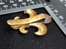 Load image into Gallery viewer, Original WW2 British Army Manchester Regiment Fleur De Lys Cap Badge - The Militaria Shop