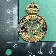 Load image into Gallery viewer, Original WW1 British Army Life Guards Cap Badge George V - The Militaria Shop