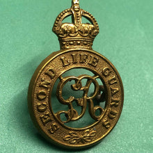 Load image into Gallery viewer, Original WW1 British Army Second Life Guards Cap Badge George V - The Militaria Shop