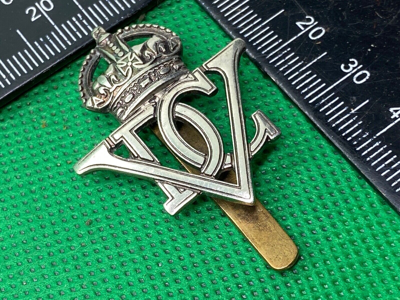 British Army - 5th Dragoon Royal Inniskilling Guards King's Crown Cap Badge - The Militaria Shop