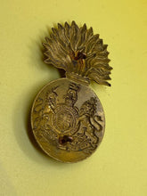 Charger l'image dans la galerie, Original British Army Queen's Crown Royal Scots Fusiliers Glengarry Badge - The Militaria Shop