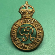 Load image into Gallery viewer, Original WW1 British Army Second Life Guards Cap Badge George V - The Militaria Shop
