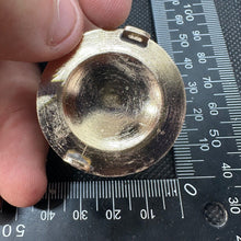 Charger l'image dans la galerie, Rare Genuine Seychelles People's Liberation Army Cap / Beret Badge - The Militaria Shop