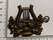 Lade das Bild in den Galerie-Viewer, Musicians Trade Badge - WW1 WW2 British Army Cap Badge - The Militaria Shop