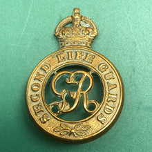 Load image into Gallery viewer, Original WW1 British Army Second Life Guards Cap Badge George V - The Militaria Shop