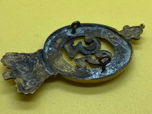 Charger l'image dans la galerie, Original British Army - Victorian 35th Royal Sussex Glengarry Cap Badge - The Militaria Shop