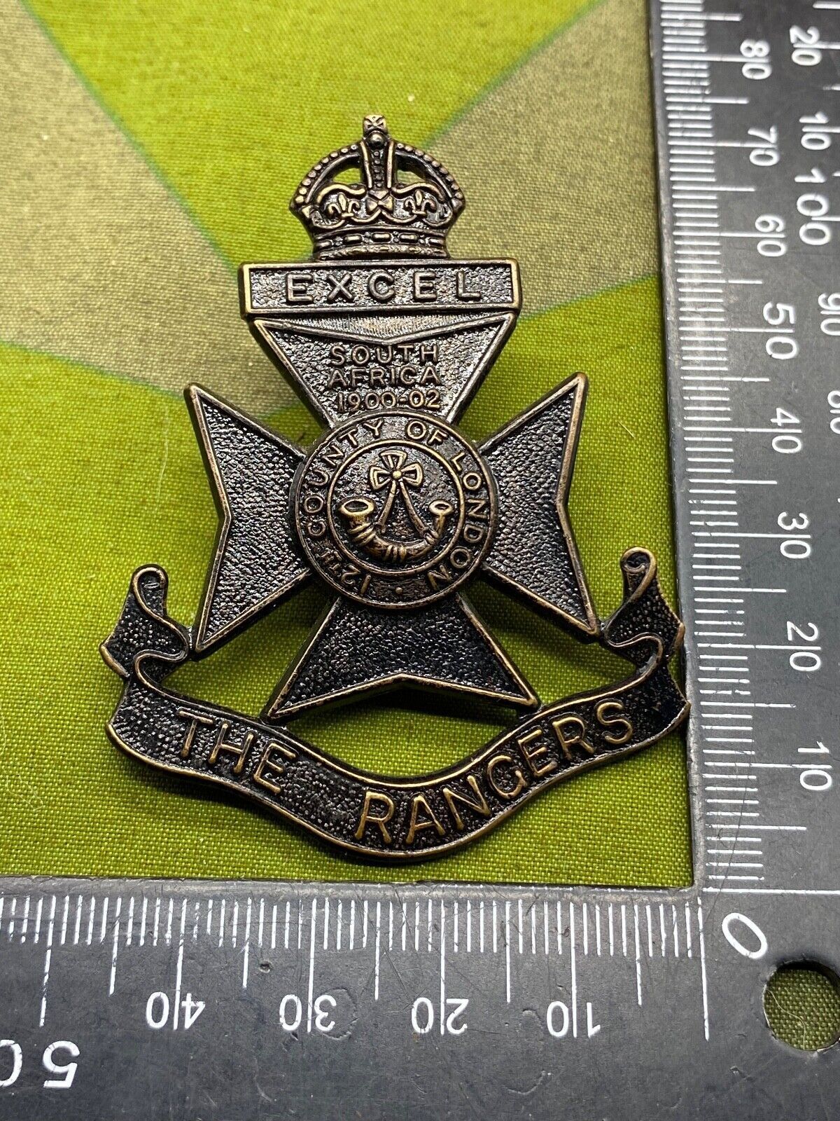 WW1 / WW2 THE RANGERS Blackened Kings Crown Cap Badge - The Militaria Shop