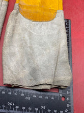 Lade das Bild in den Galerie-Viewer, British Army Pair of Welding Gloves. WD Marked in Used Condition - The Militaria Shop