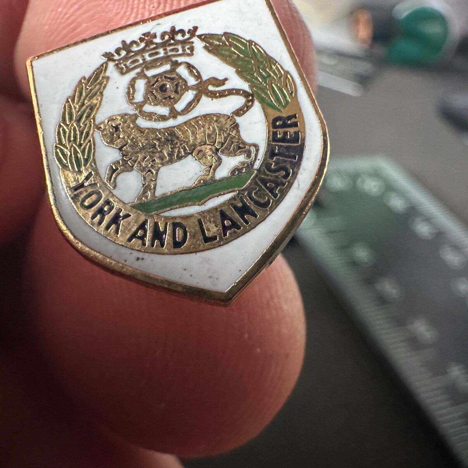 York & Lancaster - NEW British Army Military Cap/Tie/Lapel Pin Badge - The Militaria Shop