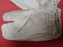 Load image into Gallery viewer, Original WW2 British Army Gunners Winter White Gloves - 1942 - The Militaria Shop