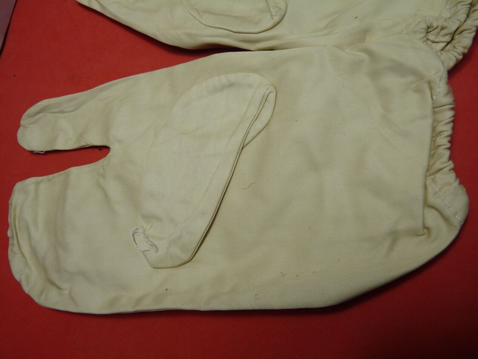 Original WW2 British Army Gunners Winter White Gloves - Dated 1942 - The Militaria Shop