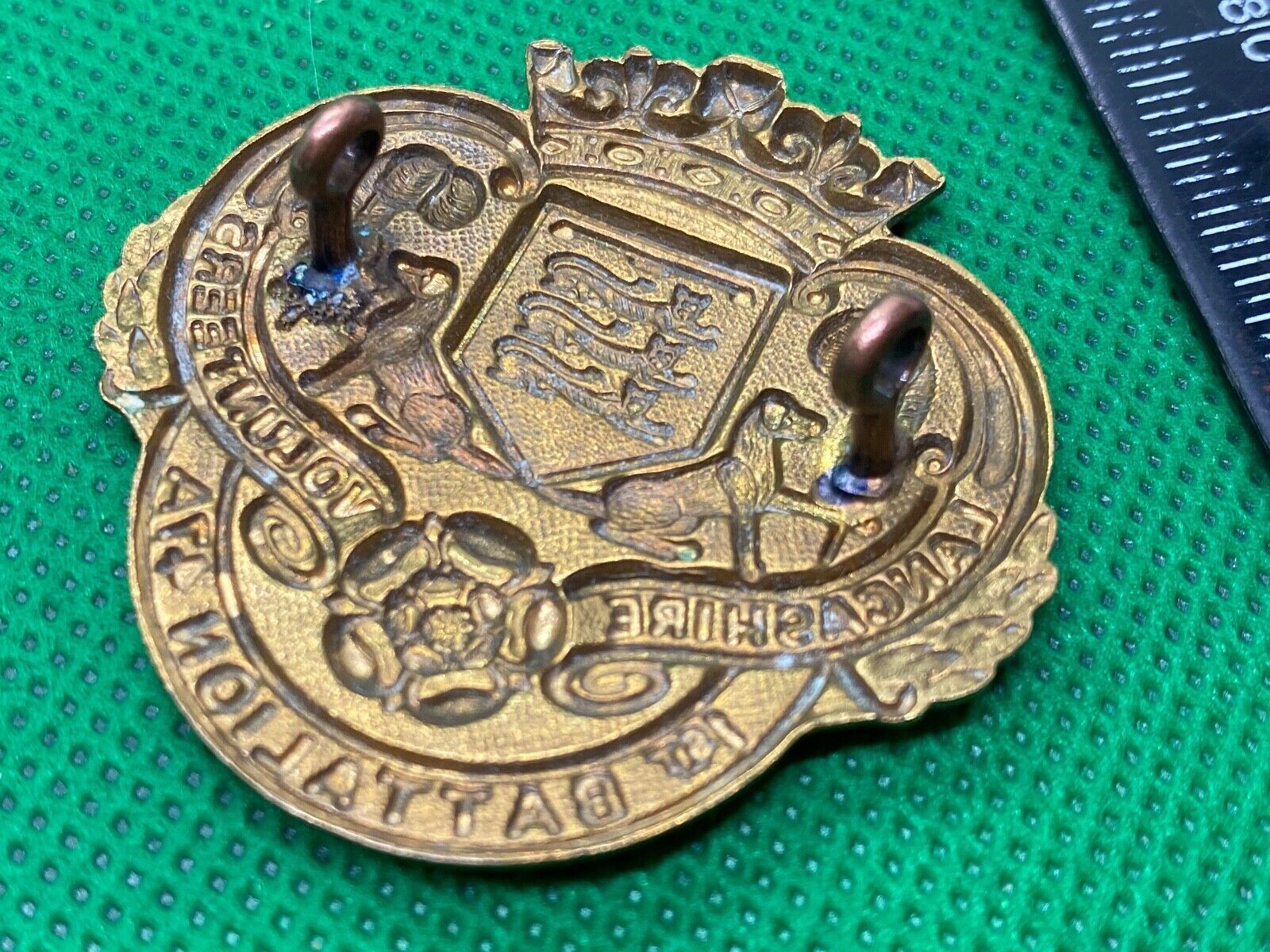 WW1 British Army Lancashire Volunteers - North East Lancashire Wigan Cap Badge - The Militaria Shop