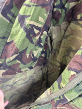 Charger l'image dans la galerie, British Army DPM Pattern Camouflaged Combat Rip Stop Jacket Smock - Size 190/96 - The Militaria Shop