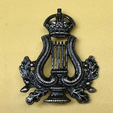 Load image into Gallery viewer, Original WW2 British Army Musicians Cap Badge - The Militaria Shop