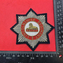 Lade das Bild in den Galerie-Viewer, British Army Bullion Embroidered Blazer Badge - Lincolnshire Regiment - The Militaria Shop