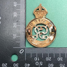 Load image into Gallery viewer, Original WW1 British Army Second Life Guards Cap Badge George V - The Militaria Shop