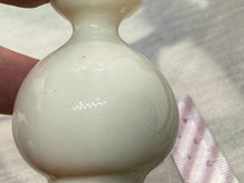 Lade das Bild in den Galerie-Viewer, Original Vintage Crested China Ware Jug - SHANKLIN - Isle of Wight - The Militaria Shop