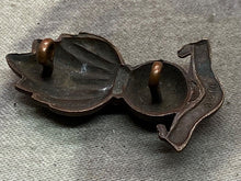 Load image into Gallery viewer, Original WW1 / WW2 British Army Artillery Officer's Bronze Cap / Collar Bad - The Militaria Shop