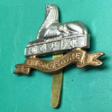 Load image into Gallery viewer, Original WW2 British Army Cap Badge - The Lincolnshire Regiment - The Militaria Shop