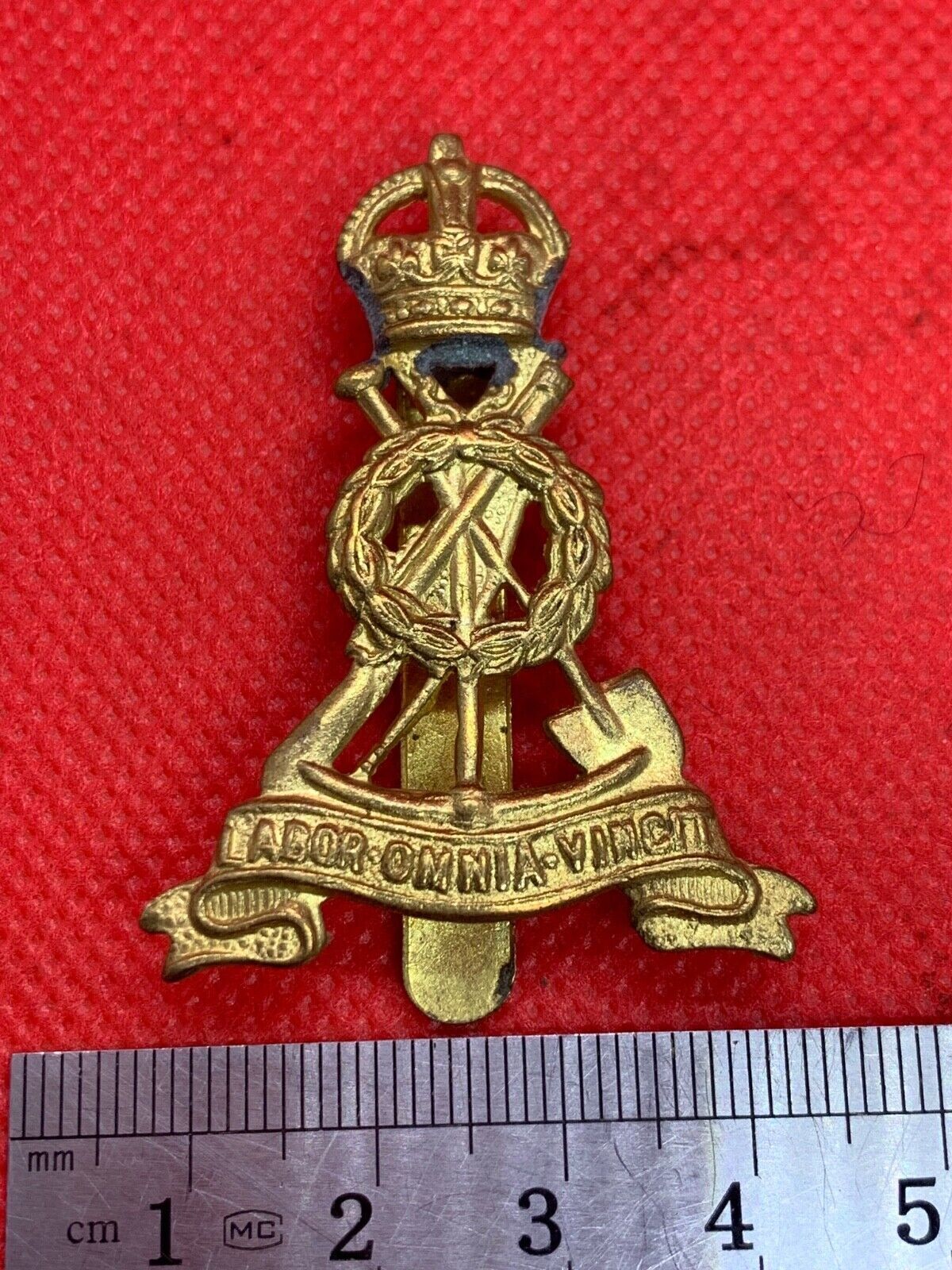 Original WW2 British Army Labour Corps Brass Kings Crown Cap Badge - The Militaria Shop
