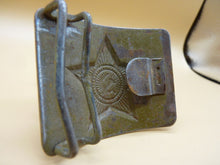 Lade das Bild in den Galerie-Viewer, Original WW2 USSR Russian Soldiers Army Brass Belt Buckle - The Militaria Shop