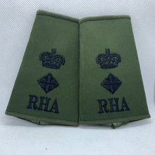Charger l'image dans la galerie, RHA Royal Horse OD Green Rank Slides / Epaulette Pair Genuine British Army - NEW - The Militaria Shop