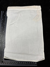 Load image into Gallery viewer, Original WW2 British Army Mess Tin Cover / Dry Food Bag - Rare Linen Variation - The Militaria Shop