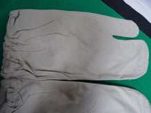Load image into Gallery viewer, Original WW2 British Army Gunners Winter White Gloves - The Militaria Shop