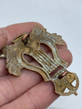 Load image into Gallery viewer, Original WW2 British Army Musicians Kings Crown Brass Cap Badge - The Militaria Shop